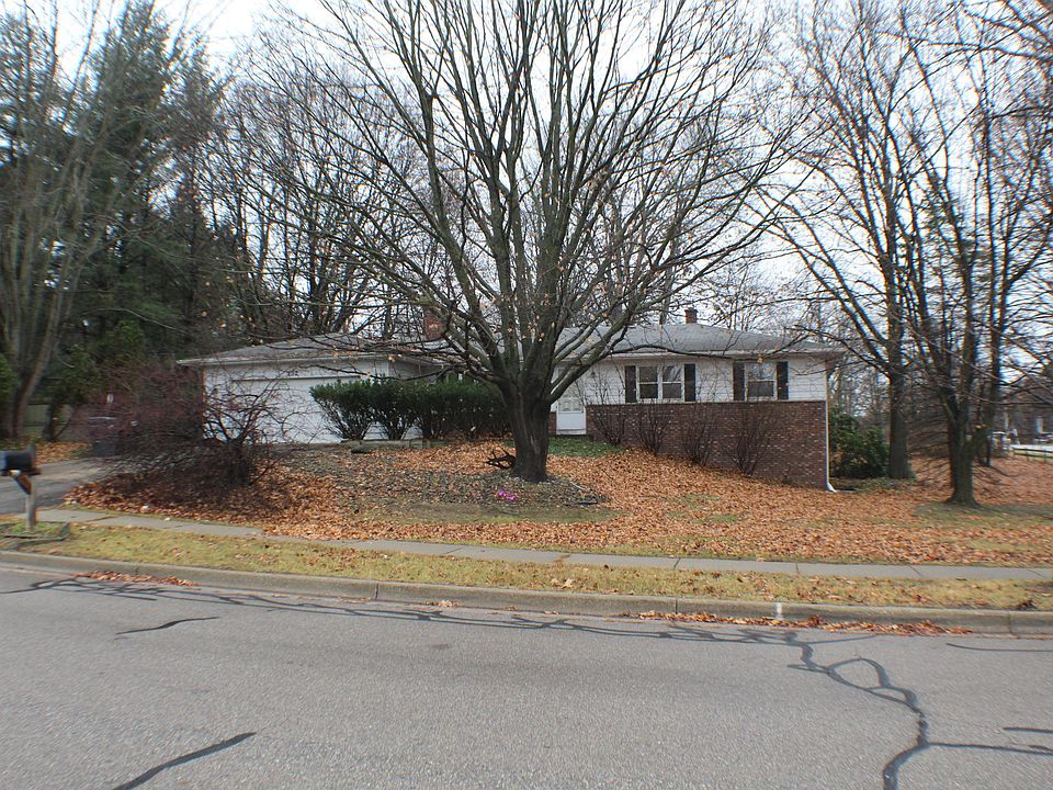 2nd image of 132 Parkland Ter