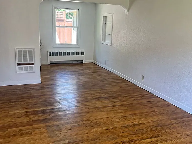130 SW Canyon Dr #5 — Photo 3