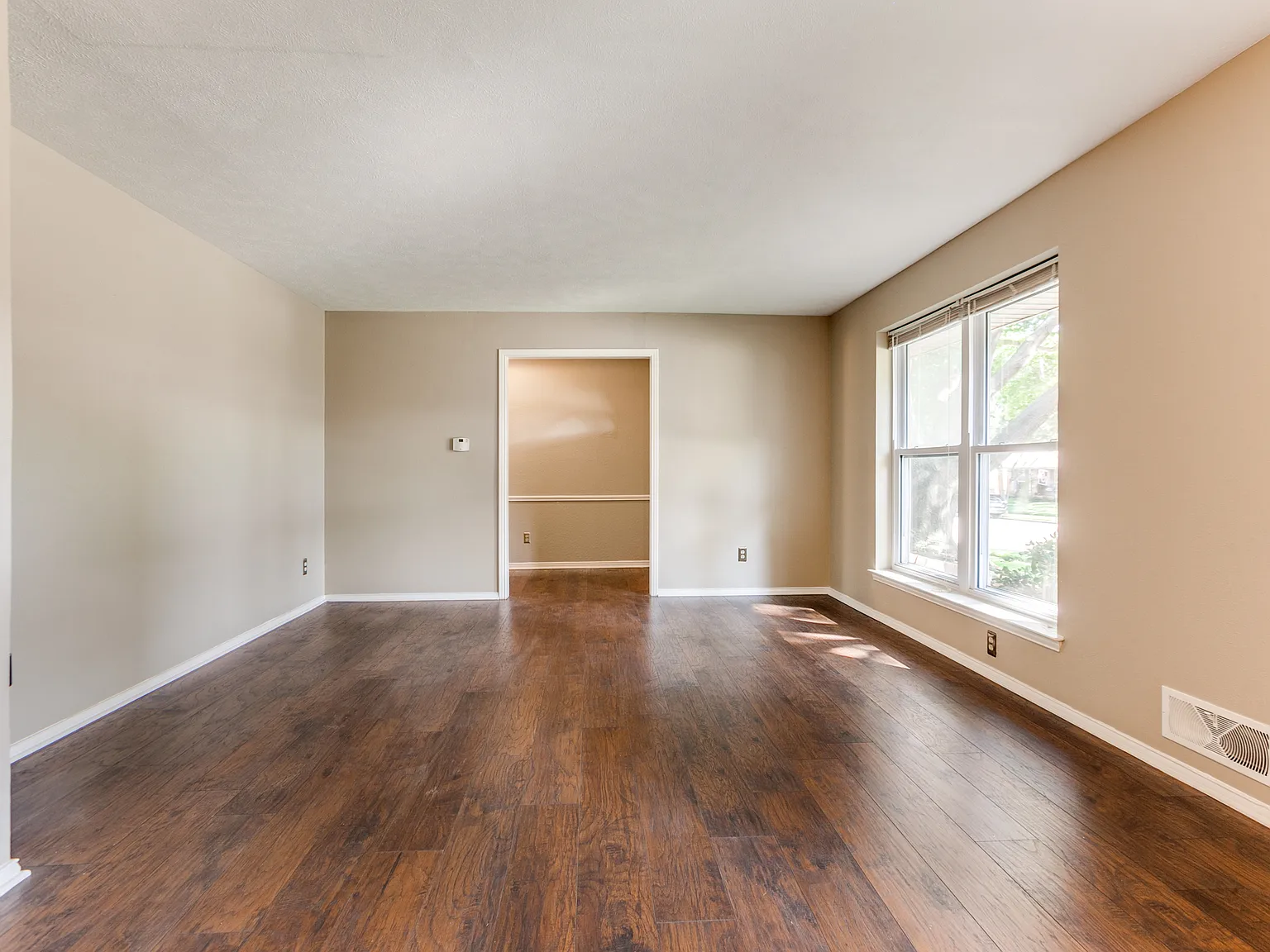 4 bed, 2366 sqft, $3,495 — Photo 4