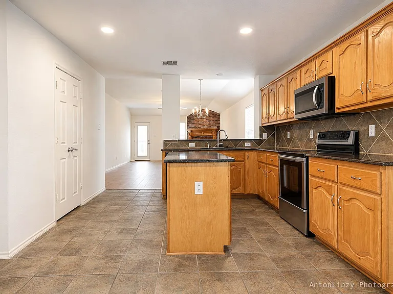 701 Orchid Blvd — Photo 9