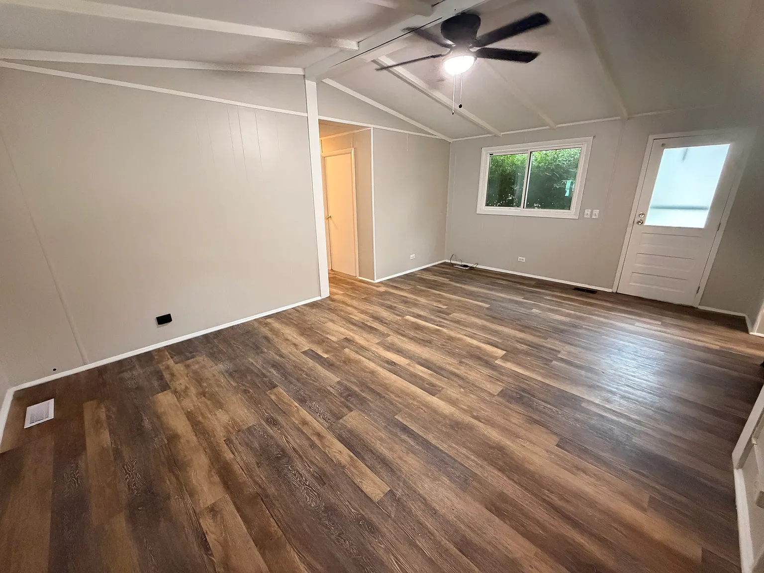 3 bed, 1040 sqft, $1,650 — Photo 2