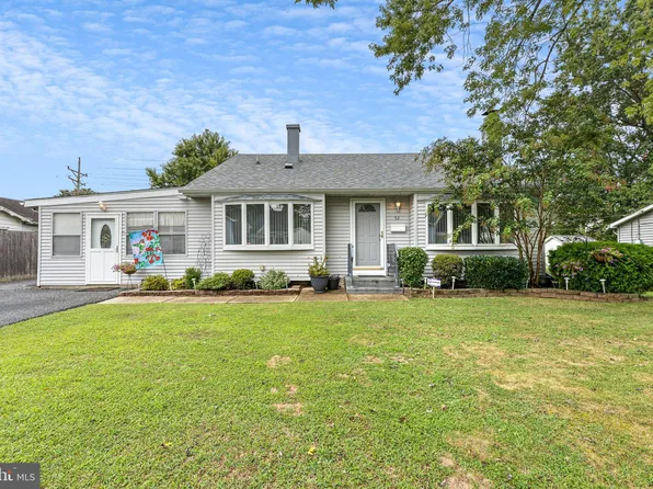 52 Lynch Farm Dr, Newark, DE 19713