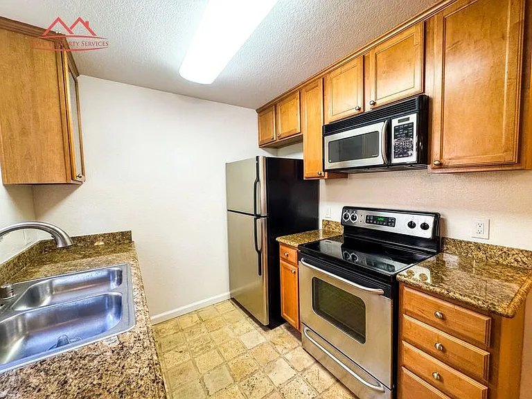 2250 Monroe St #256 — Photo 8