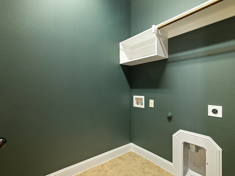1040 Edgefield Ln — Photo 10