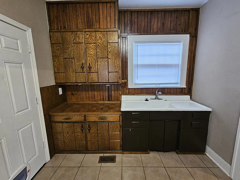 2915 N Harvey Pkwy — Photo 15