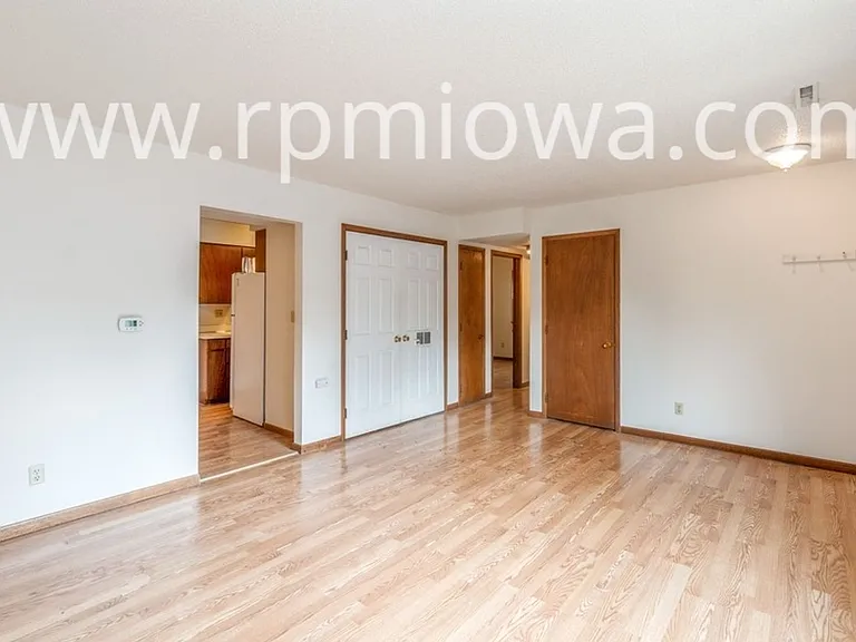 209 Todd Cir — Photo 4
