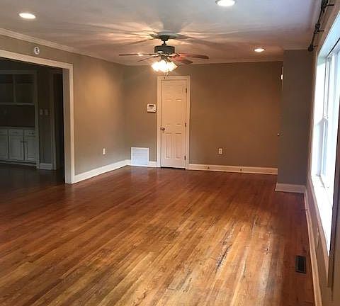 Living ares with view to east