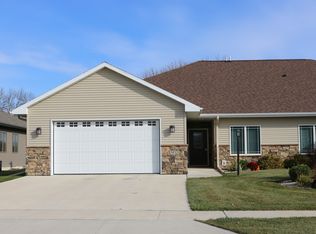 2035 Country Club Dr, Mason City, IA 50401