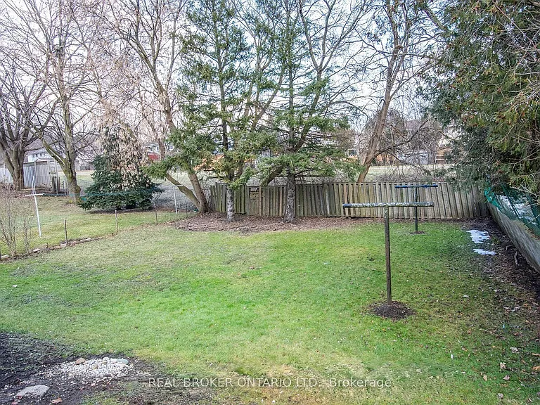 374 Southill Dr — Photo 13