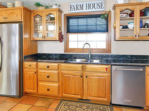 3rd image of 1613 W Concord Rd