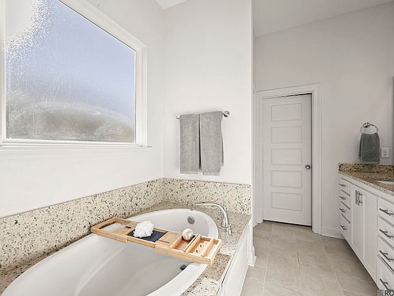 5th image of 9004 Magnolia View Dr