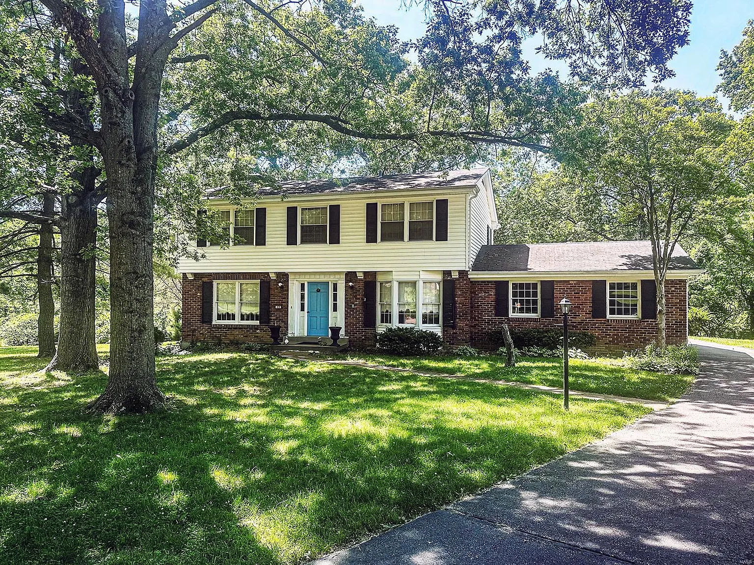 450 Foxbrook Dr photo 1