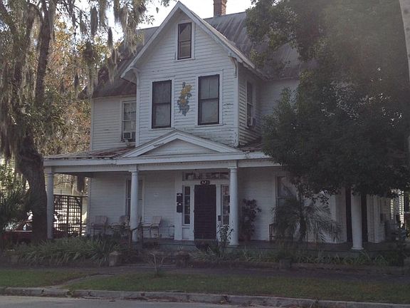 2nd image of 321 Oak St