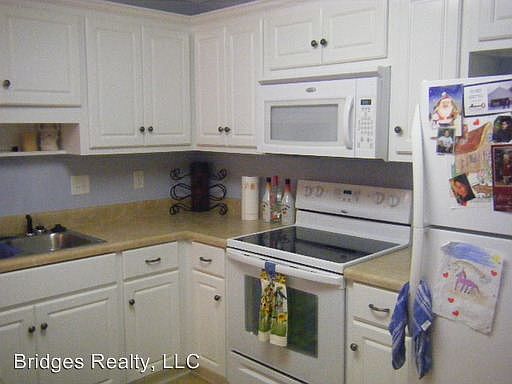 4th image of 813 Whispering Willow Ct