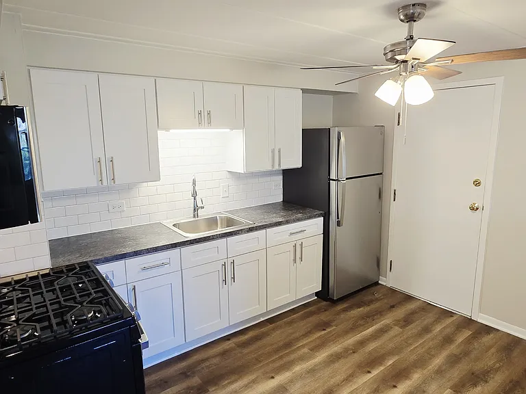 11011 - 13 South Lloyd Drive - #9 — Photo 2