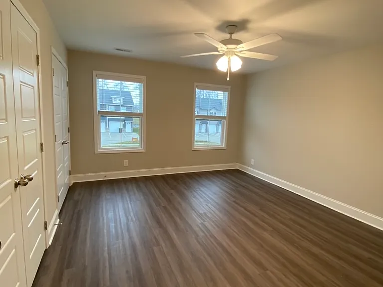 1027 Glenkirk Dr — Photo 10
