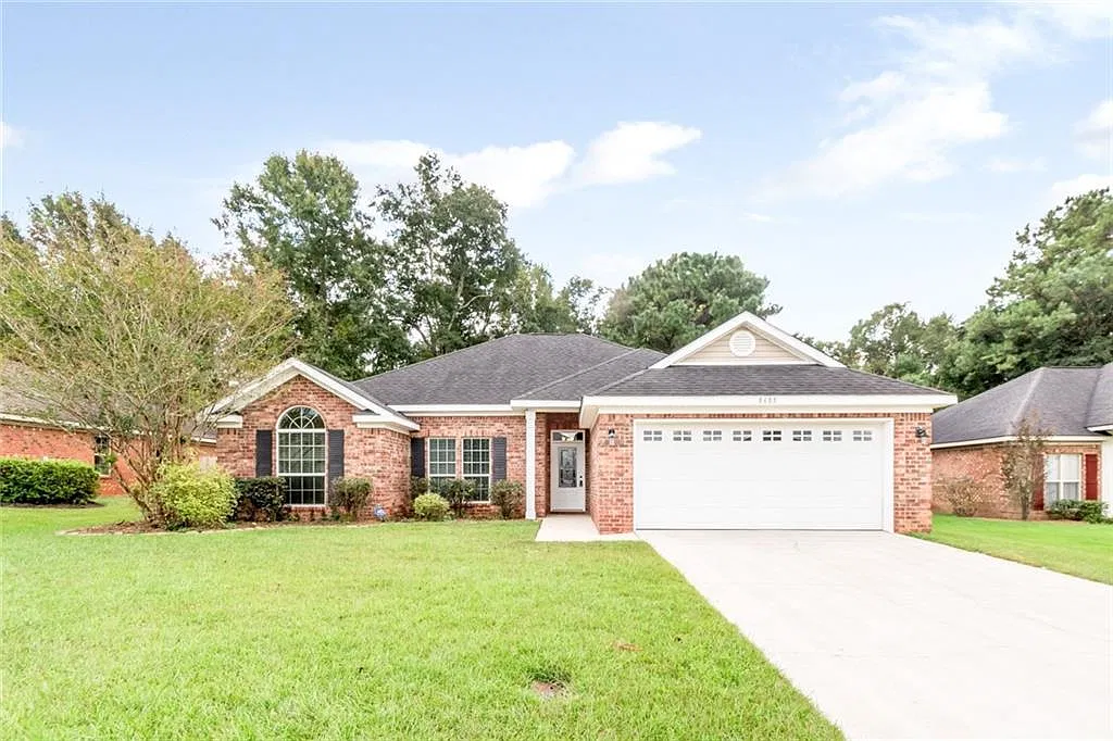 4 bed, 2.0 bath, 1856 sqft, $2,400 — Photo 1