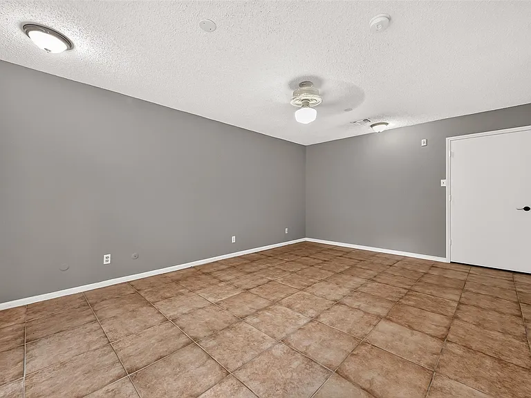19002 Mirror Lake Dr — Photo 31