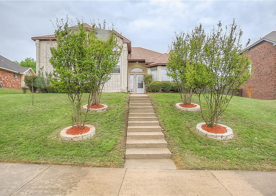 1st image of 605 Desoto Dr