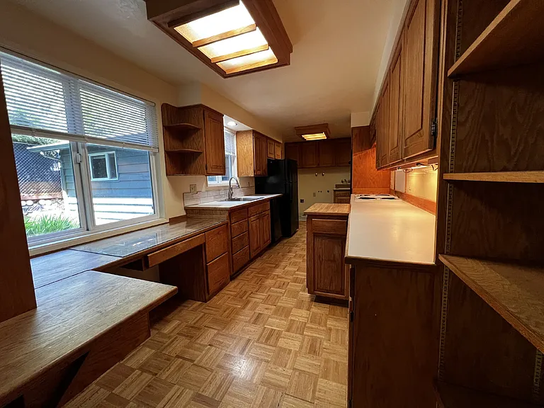 305 E 39th Ave — Photo 10