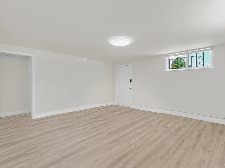 2591 Pierce St — Photo 12