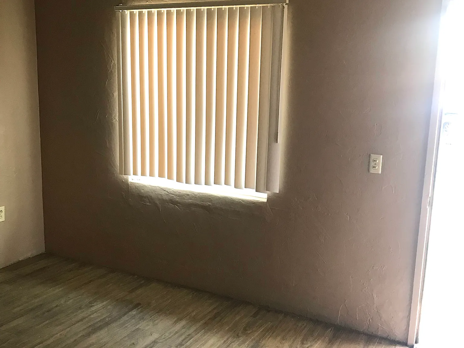 Studio, 1.0 bath, $825 — Photo 2