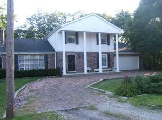 12 Fairview Ct, Clarendon Hills, IL 60514