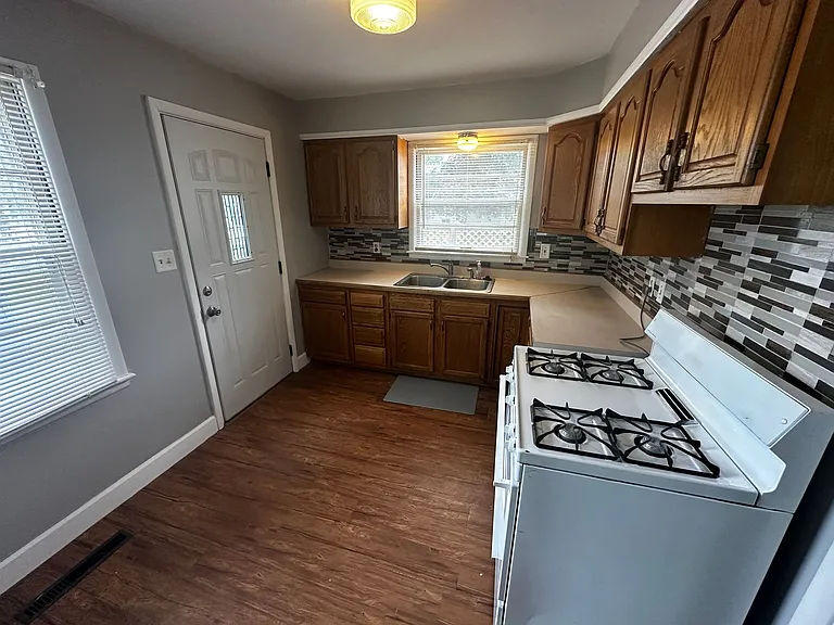 3404 Doniphan Ave — Photo 3