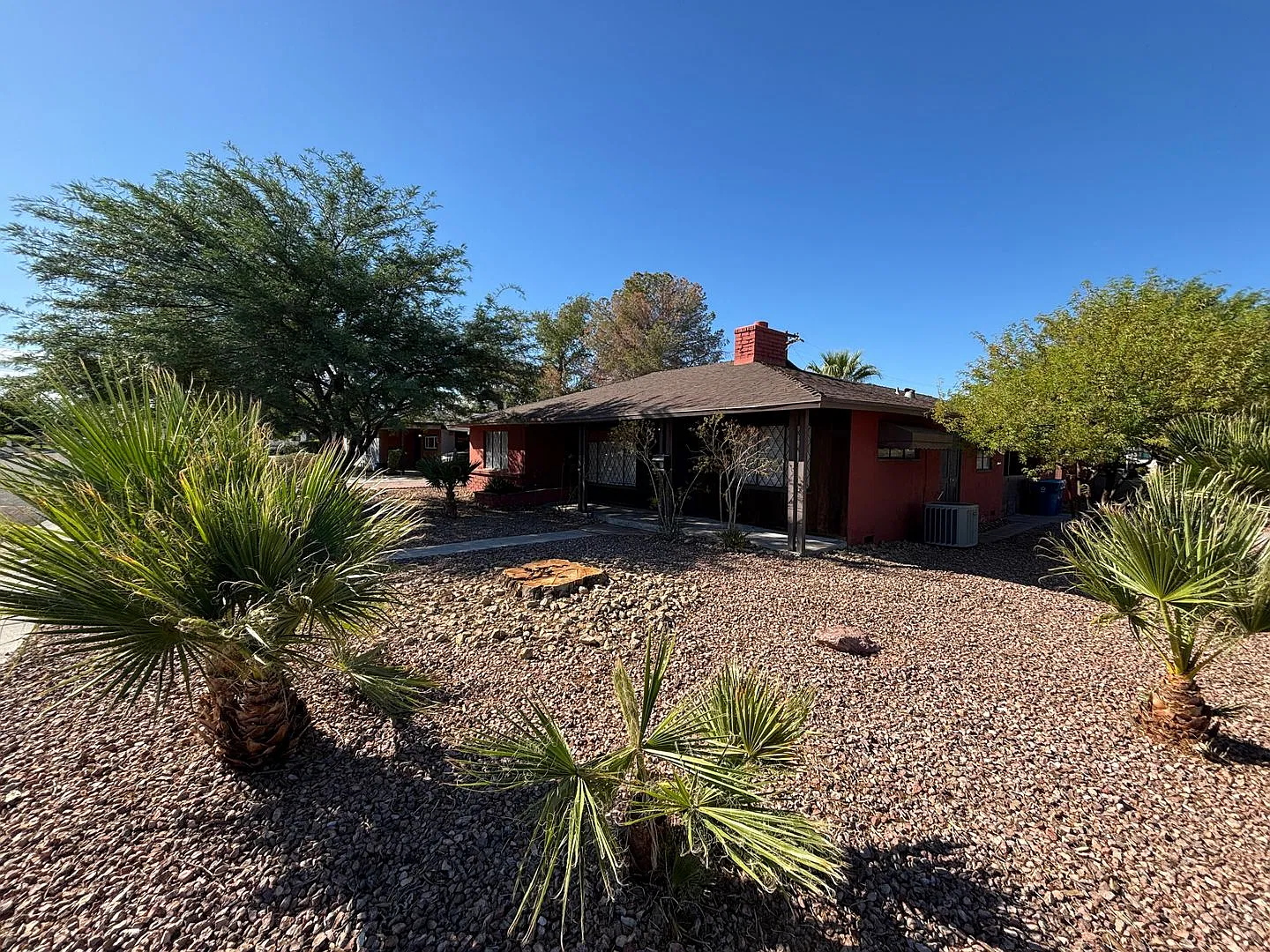 Charming 3-Bed/2-Bath Single-Story Ranch Home in Historic Huntridge — Photo 2