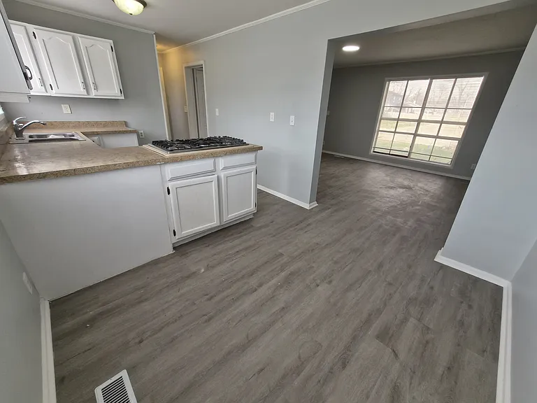 3747 Ireland Dr — Photo 13