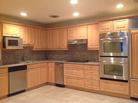 5th image of 241 S 6th St Unit 2508PH5