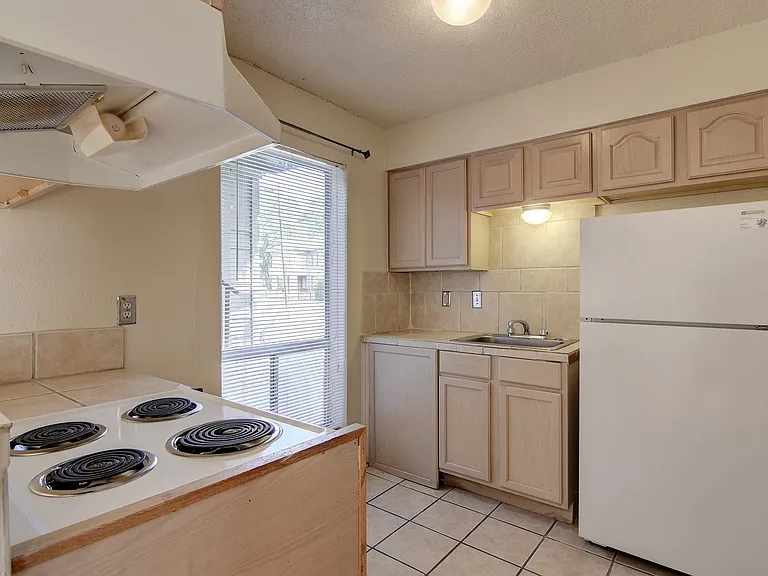 105 E 38th St #100-303 — Photo 34