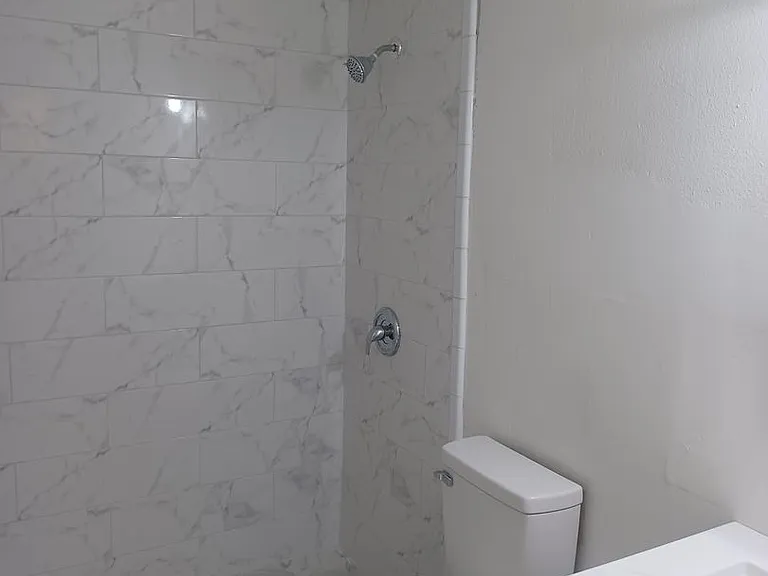 2627 Saint Charles St — Photo 14