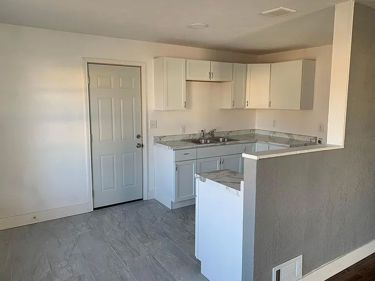 4011 Fort St — Photo 5