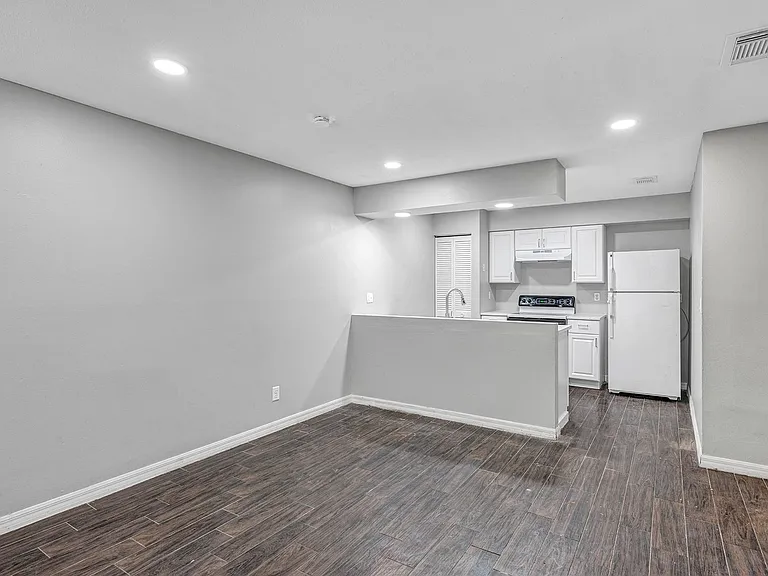 3990 SE 17th Ct — Photo 11