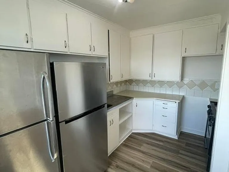 435 -Keystone Apartments — Photo 34