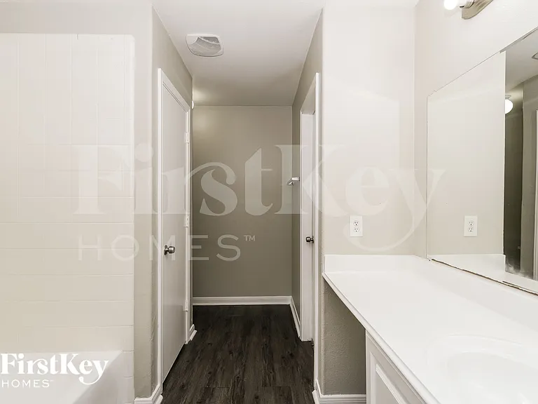 1438 Rocky Glen Ln — Photo 12
