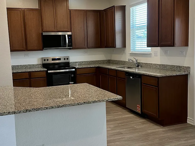 7530 Fishbowl Ln — Photo 3