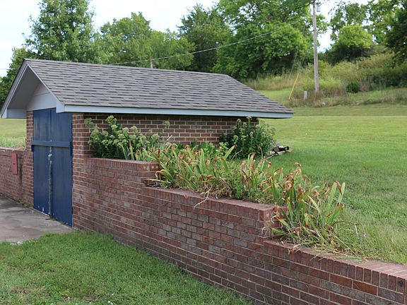 3rd image of 1034 Country Club Dr