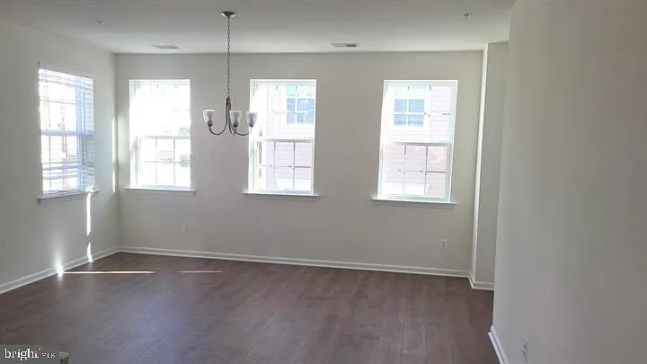 3 bed, 2.5 bath, 2300 sqft, $3,000 — Photo 4