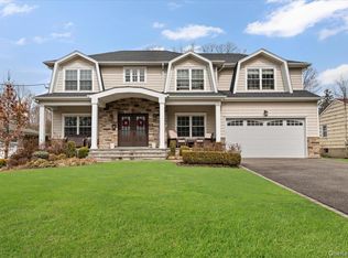 42 Meadowbrook Road, Syosset, NY 11791