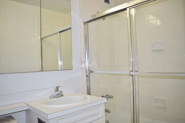 Rented by Manhattan Connection | media 4