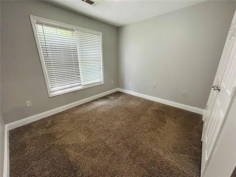 2035 Lois Pl NW #B — Photo 10