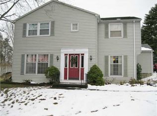 54 Ruskin Ct, East Aurora, NY 14052