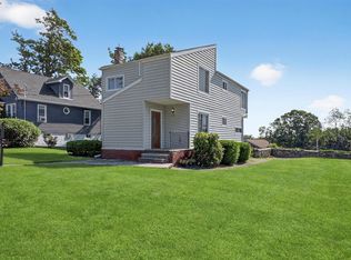 16 Crest Dr, Yorktown Heights, NY 10598