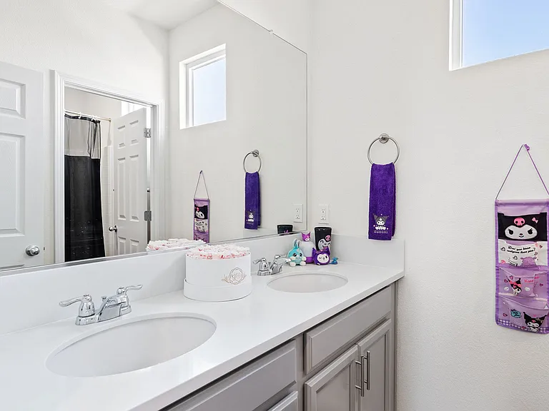 Upstairs Bathroom #3 off Main Hallway