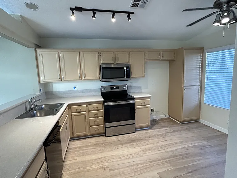 32441 Hupp Dr — Photo 3