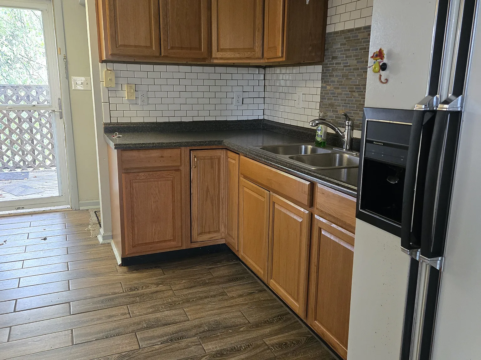 3 bed, 1200 sqft, $1,100 — Photo 1