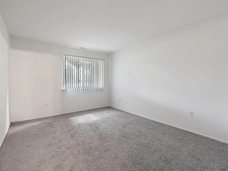 Sunnymede Apartments - Troy, MI — Photo 23