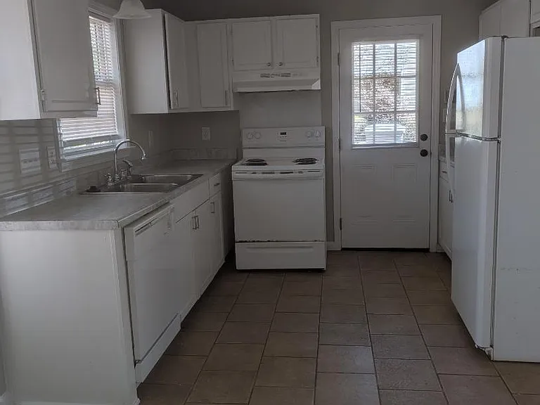 6319 Richfield Ln — Photo 5
